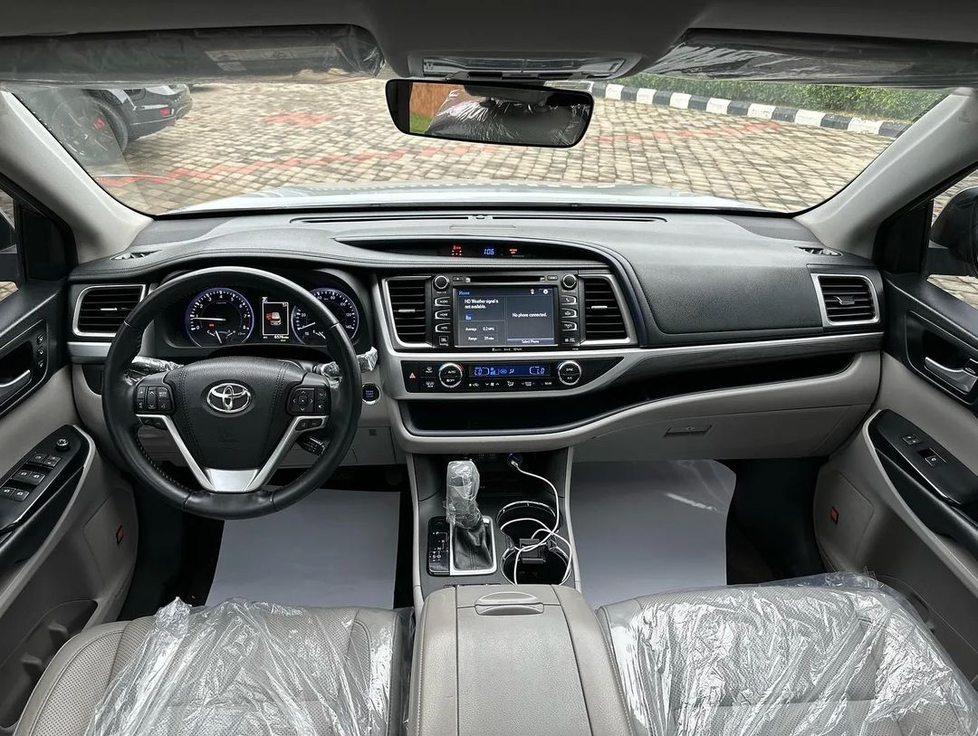 PRESAUTOMOTORS's tweet photo. FOR SALE!!! HOT DEAL❗❗FOREIGN USED TOYOTA HIGHLANDER KEYLESS LIMITED EDITION 
MILEAGE: 6k

YEAR: 2019Model
-🏷️₦25m

ORIGINAL CUSTOM DUTY☑️
NATIONWIDE DELIVERY🇳🇬✅ 

LOCATION: Abuja

Kindly Call us 📞 or send a Dm! On WhatsApp 📞 📱: 08064471917 https://t.co/NYrtZpQv5G