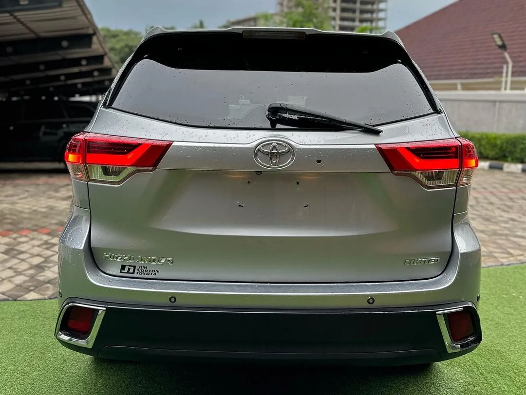 PRESAUTOMOTORS's tweet photo. FOR SALE!!! HOT DEAL❗❗FOREIGN USED TOYOTA HIGHLANDER KEYLESS LIMITED EDITION 
MILEAGE: 6k

YEAR: 2019Model
-🏷️₦25m

ORIGINAL CUSTOM DUTY☑️
NATIONWIDE DELIVERY🇳🇬✅ 

LOCATION: Abuja

Kindly Call us 📞 or send a Dm! On WhatsApp 📞 📱: 08064471917 https://t.co/NYrtZpQv5G