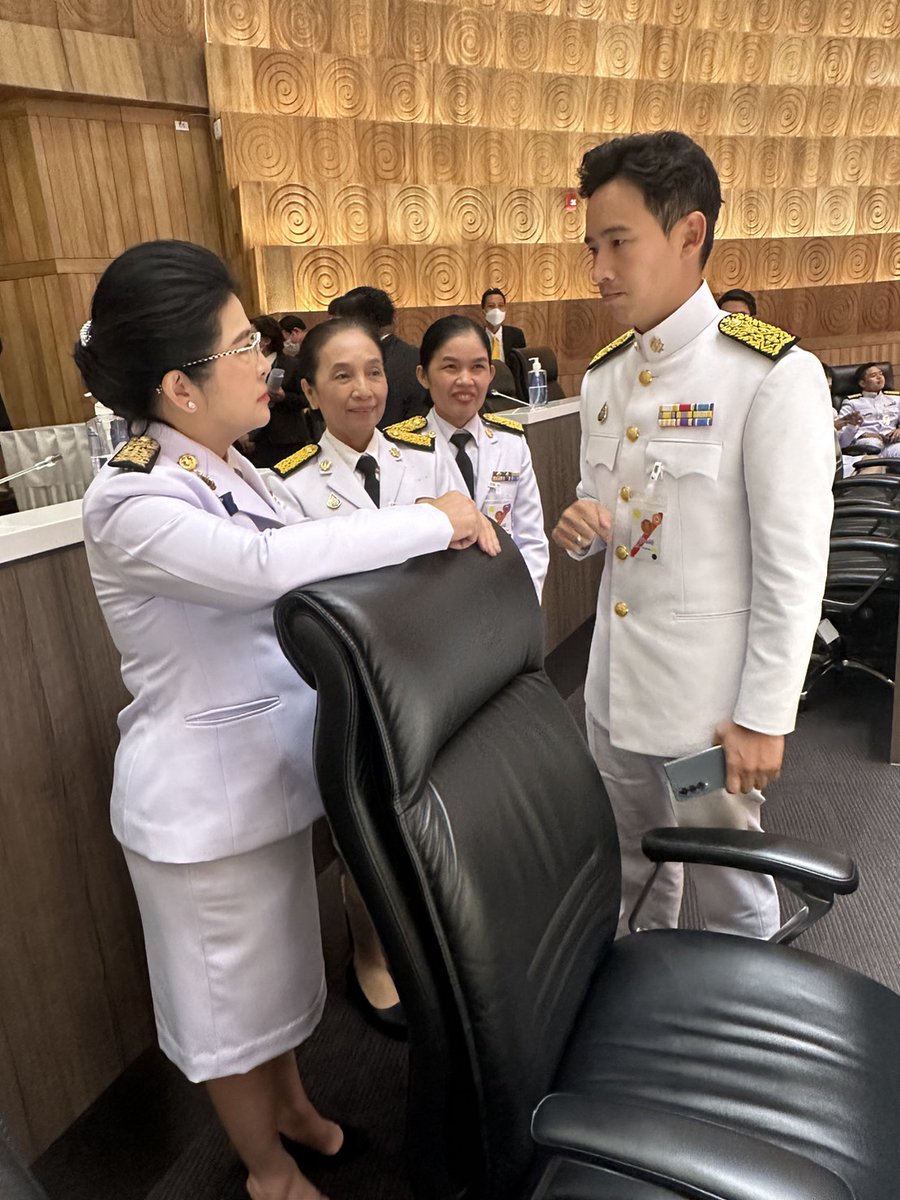 chalithisaJN's tweet photo. โดนเพื่อนคนไหนรังแกบอกแม่ได้นะลูก😂😂😂

#ประชุมสภา https://t.co/UW7q5EDhoY