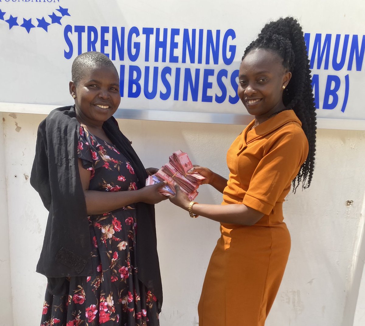 Farmers are credit worth as demonstarted by one of the inkind loan beneficiaries in Iringa. A hub farmer Wema Msambusi took the trouble to come to ⁦<a href="/ClintonFdn/">Clinton Foundation</a>⁩ -CDI offices in Iringa to repay the in kind loan which included fertlizer and seeds for farming PVA maize.