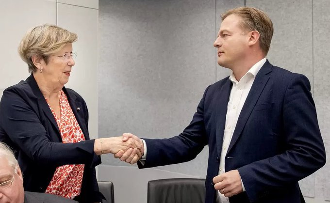 FvdMosselaar's tweet photo. Wat een gentleman is Pieter Omtzigt. Je moet het maar kunnen👏 https://t.co/m5k4OdM33r