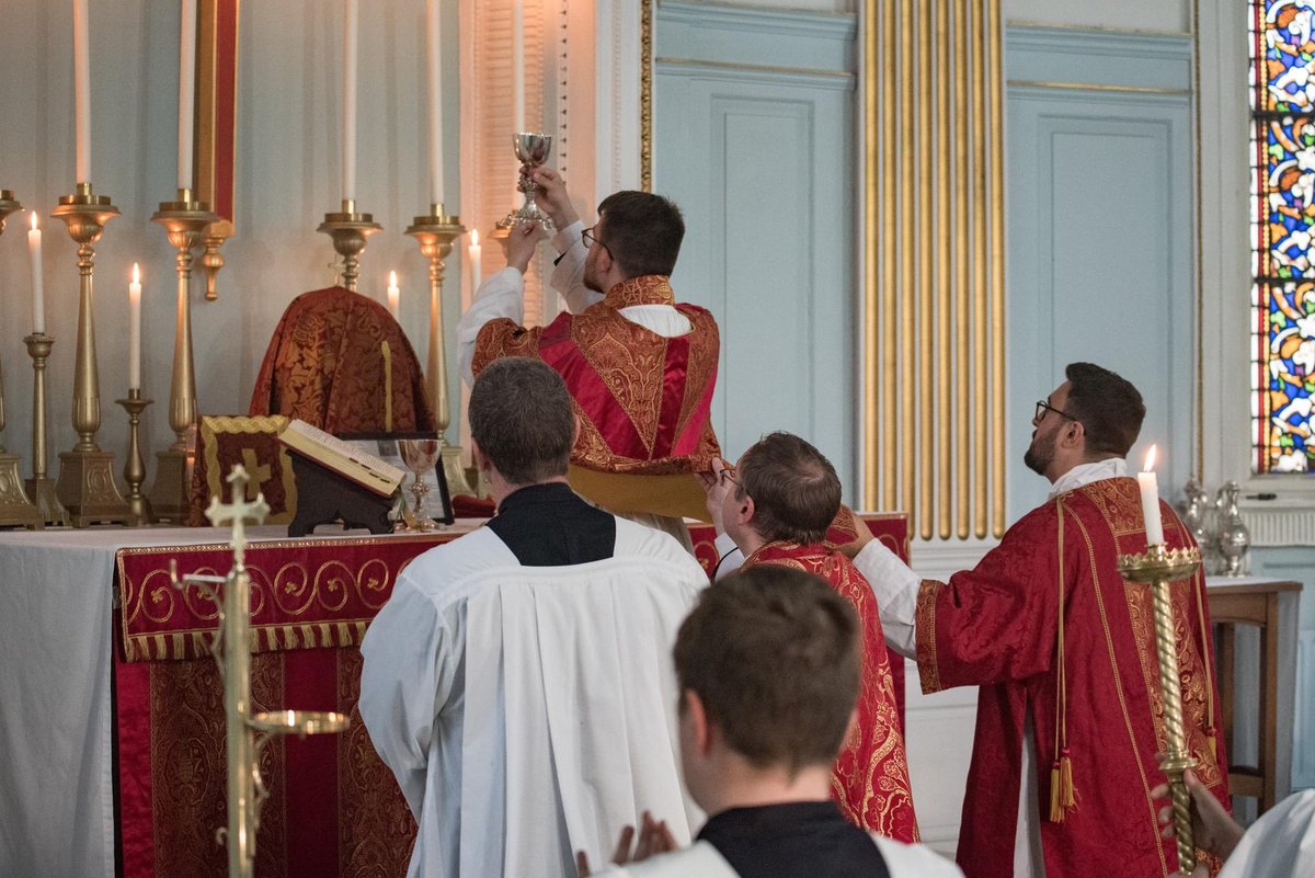 horburychurch's tweet photo. Some absolutely super photos from @2D0XPSโs #ordination and #firstmass from Eternity Photo Ltd. To see more, check out our Facebook page or follow the QR code @BishopWakefield @LeedsCofE @Info_ACS @VocationsLeeds https://t.co/jd5ctVgspL