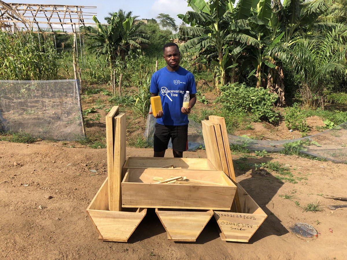 DID YOU KNOW?

What do you know about honey crystallisation? 
Yes, honey does form crystals. 
Follow our pages for updates on honey crystals.
Buy our honey too. 
#AmomaHives #honey #DBees #Bees