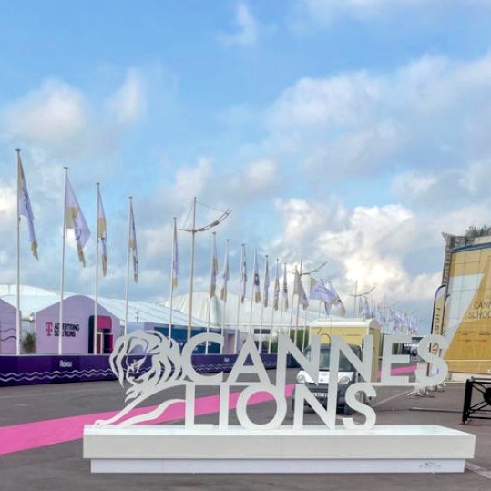 rocketgraphics's tweet image. We're so proud to work with the 2023 @Cannes_Lions Festival of Creativity!

It was a another crazy week for Team 🚀 working on huge #installs in the French heat! Check out these photos... 🇫🇷

But they only tell 10% of the story!