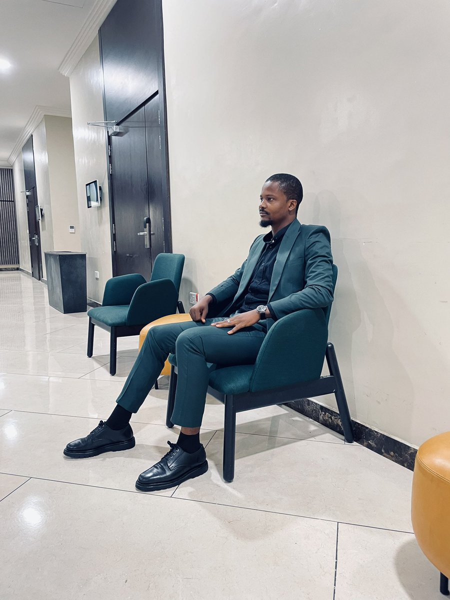 McLabod's tweet image. This is how my birthday party is going.🌝🌝🥺

Adulthood thank you o🥺