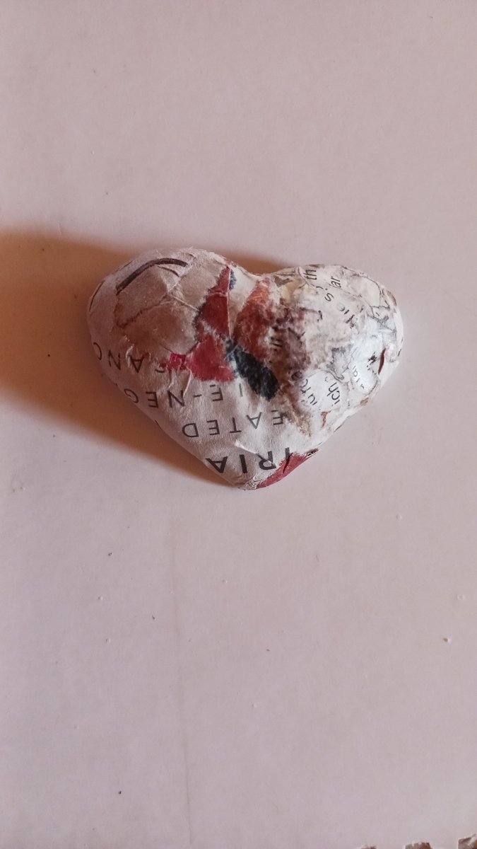 fightwithinher's tweet photo. Good Morning my lovelies, I thought I would share with you today, one of my jewelry paper mache pieces I created using recycled magazine pages. #thefightwithinher #papermache #recycling #green #heart https://t.co/BRoOePpzDq