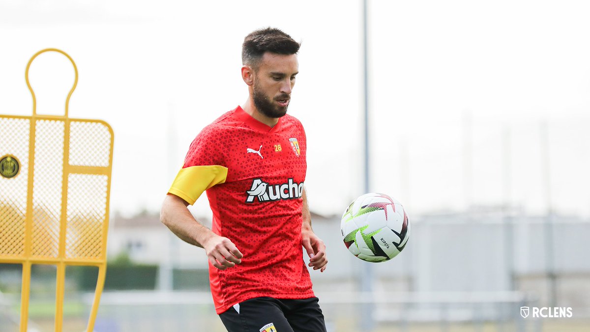 RCLens's tweet photo. Reprise terrain pour les Artésiens ⚽️💪

📸 https://t.co/4Eo23gupkU

#FierDEtreLensois https://t.co/PLvAos93TX