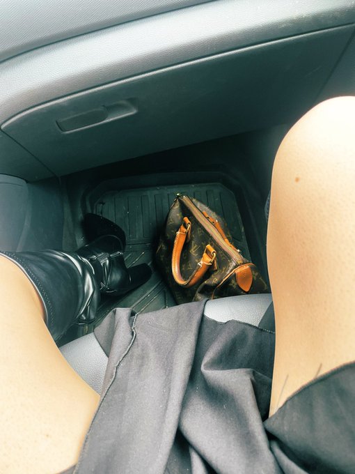 Picture me in your passenger seat, is your hand leaving my thigh? #egirl #gamergirl #streamer #altgirl<a href="/tag/stockings"class="tags"><span>#stockings</span></a><a href="/tag/tights"class="tags"><span>#tights</span></a><a href="/tag/gamergirl"class="tags"><span>#gamergirl</span></a><a href="/tag/altgirl"class="tags"><span>#altgirl</span></a><a href="/tag/pantyhose"class="tags"><span>#pantyhose</span></a>
