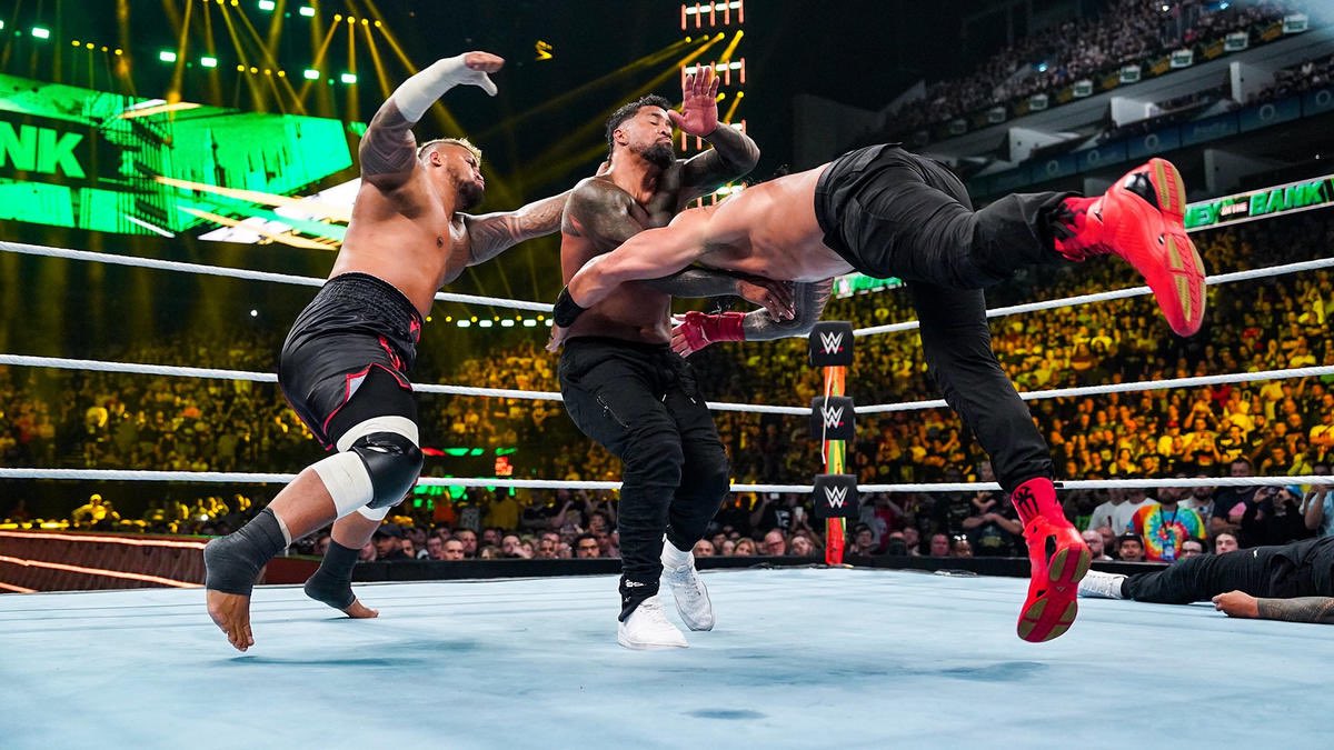 No lie the Samoan Spike into a Spear was a clean tag team finisher 🔥 #MITB