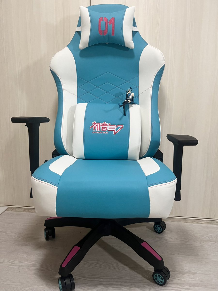 ゲーミングチェア作る配信ありがとう！ めっちゃ時間かかった…。 #初音ミク