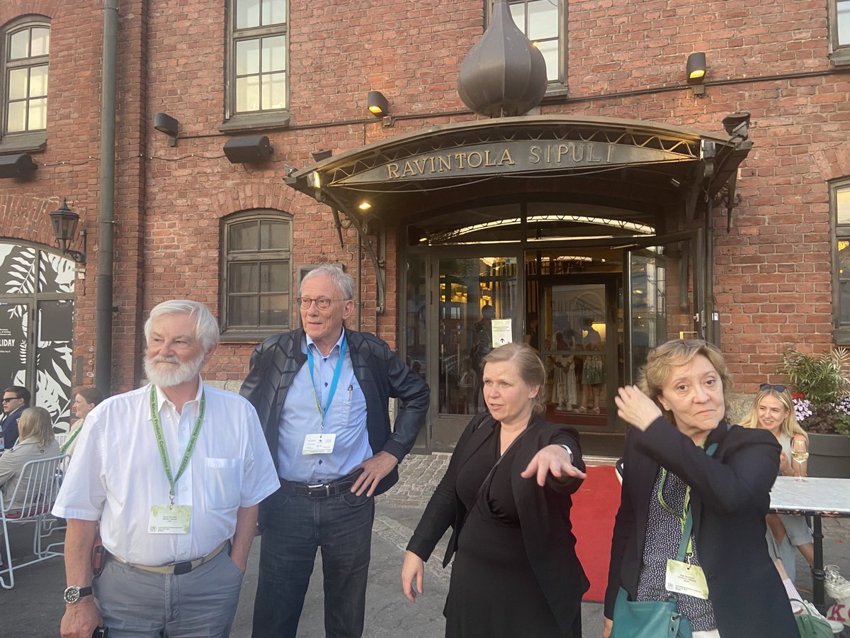 RebeccaJMGoss's tweet image. Almost midnight sun at Nordic Natural products in Helsinki. Thank you for inviting me to keynote alongside David Newman (previous chief at NCI)and Judith Rollinger.
Great to meet friends old and new and to discuss best strategies for cancer therapeutic development with David.