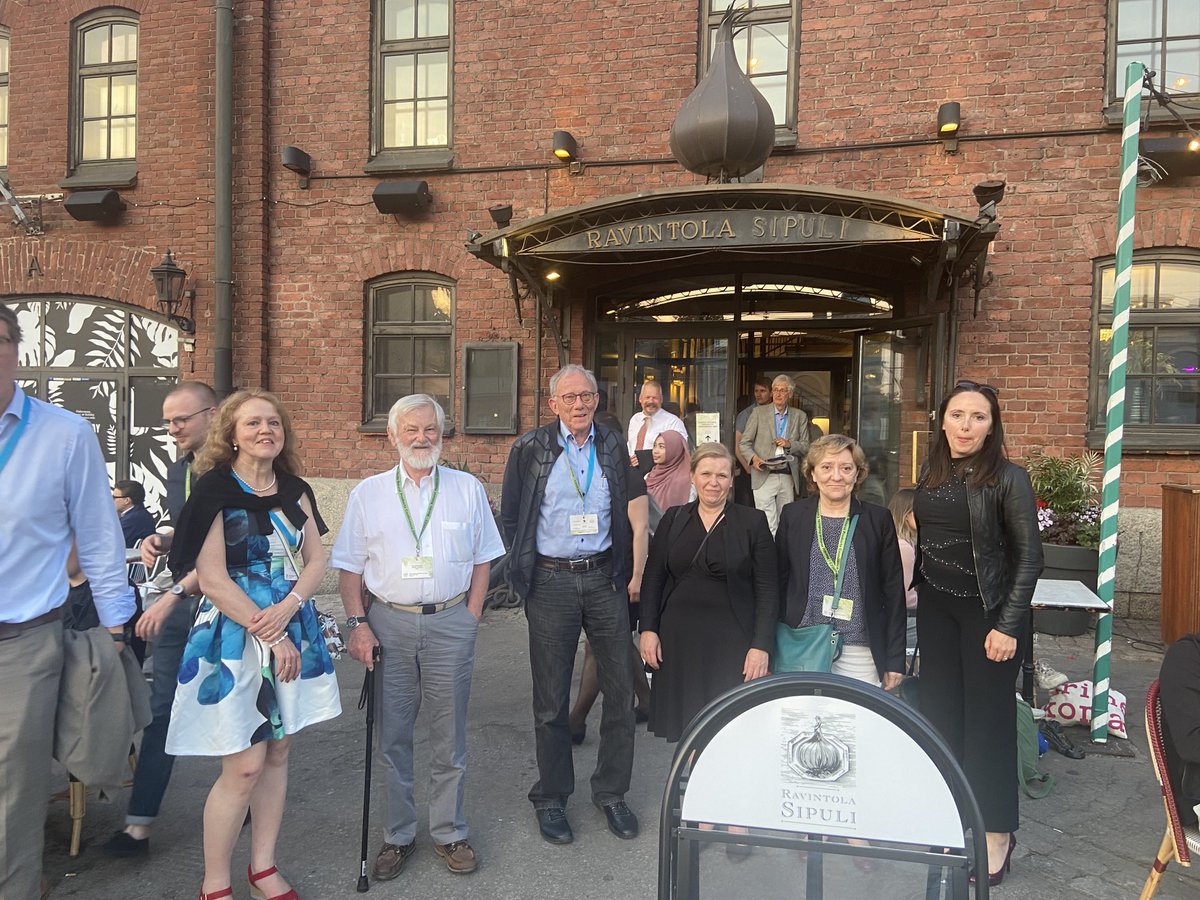 RebeccaJMGoss's tweet image. Almost midnight sun at Nordic Natural products in Helsinki. Thank you for inviting me to keynote alongside David Newman (previous chief at NCI)and Judith Rollinger.
Great to meet friends old and new and to discuss best strategies for cancer therapeutic development with David.