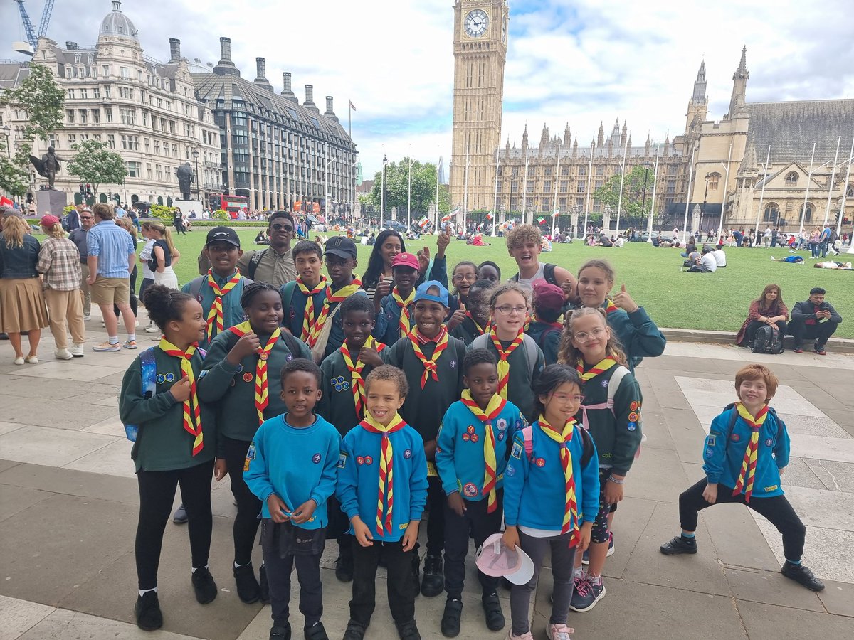 Thank you <a href="/RyanTrahan/">Ryan Trahan</a> for taking this picture with our group, meeting you really gave our kids the boost to finish our sponsored #hike.
  
<a href="/scouts/">Scouts</a>
#skillsforlife