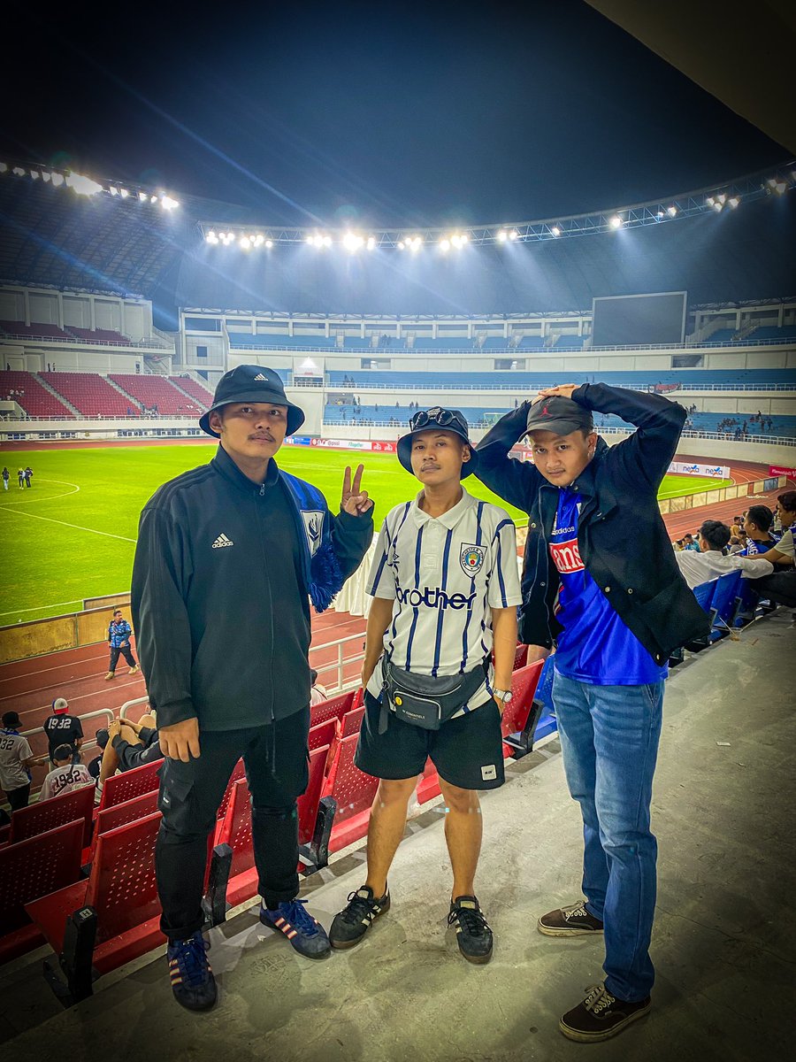 SimpullKacaw's tweet image. Suporter musiman in action ✌🏽