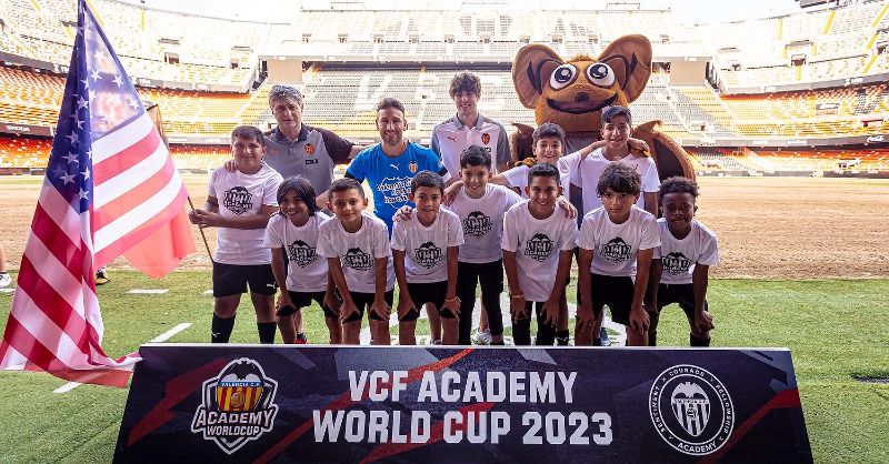 Academia_VCF's tweet photo. Hoy, se celebra en Estados Unidos el #IndependenceDay ๐บ๐ธ
๐งก Nuestras academias norteamericanas participaron, recientemente, en la ๐๐ ๐ฉ๐๐ ๐๐ฐ๐ฎ๐ฑ๐ฒ๐บ๐ ๐ช๐ผ๐ฟ๐น๐ฑ ๐๐๐ฝ ๐
๐ฆ VCF Academy New York
๐ฆ @VCFSeattle
๐ฆ VCF Academy Houston
#ADNVCF | #VCFWorldCup
