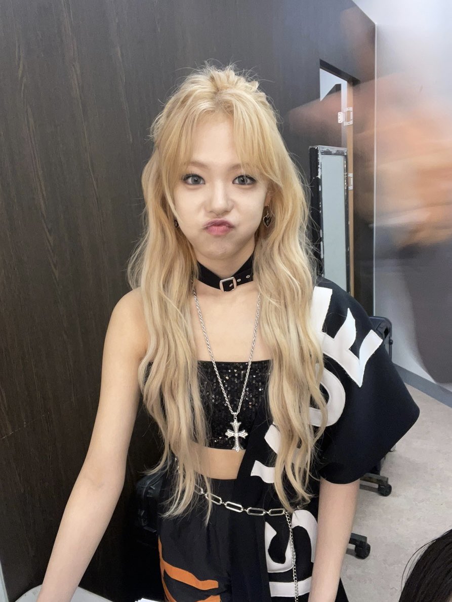 Lapillus_twt's tweet photo. 양양 유에~ 마이 친구 마이 자기 생일 축하해💟
유일한 내 친구 우리 04즈 뽀에버 하자 
항상 사랑하구 또 사랑혀 😖❤️❤️

#Lapillus #라필루스 #Bessie #베시 https://t.co/YVqBrdQE8K