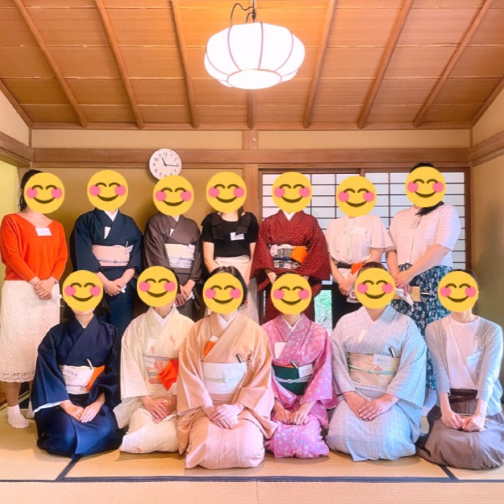 g_leaf5663's tweet photo. 6月吉日、梅雨の中休みの晴れの日に六義園心泉亭で模擬お茶会形式のお稽古会を催しました。

コロナ禍にあってはオンラインで生徒さん同士を繋ぎお稽古発表会を行うなどしてきましたが、感染対策を徹底し、久しぶりに大勢の生徒さんが一堂に会しました。 https://t.co/D01a15zPa6