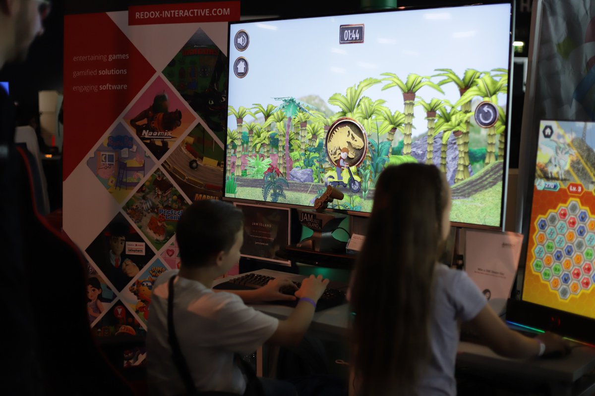 Redox_Interact's tweet photo. It was a pleasure presenting our games 🎮 last weekend at the @levelupsalzburg - big thanks to @radiofm4 and @fhsalzburg for making this happen! #levelupsalzburg https://t.co/9cvuPVUZYn