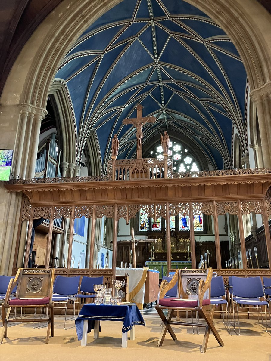 EdSwft's tweet photo. In Buckingham to see our @UoB_medic students graduating - amazing to see all the result of years of hard work  ⭐️ https://t.co/HgDJByN00B