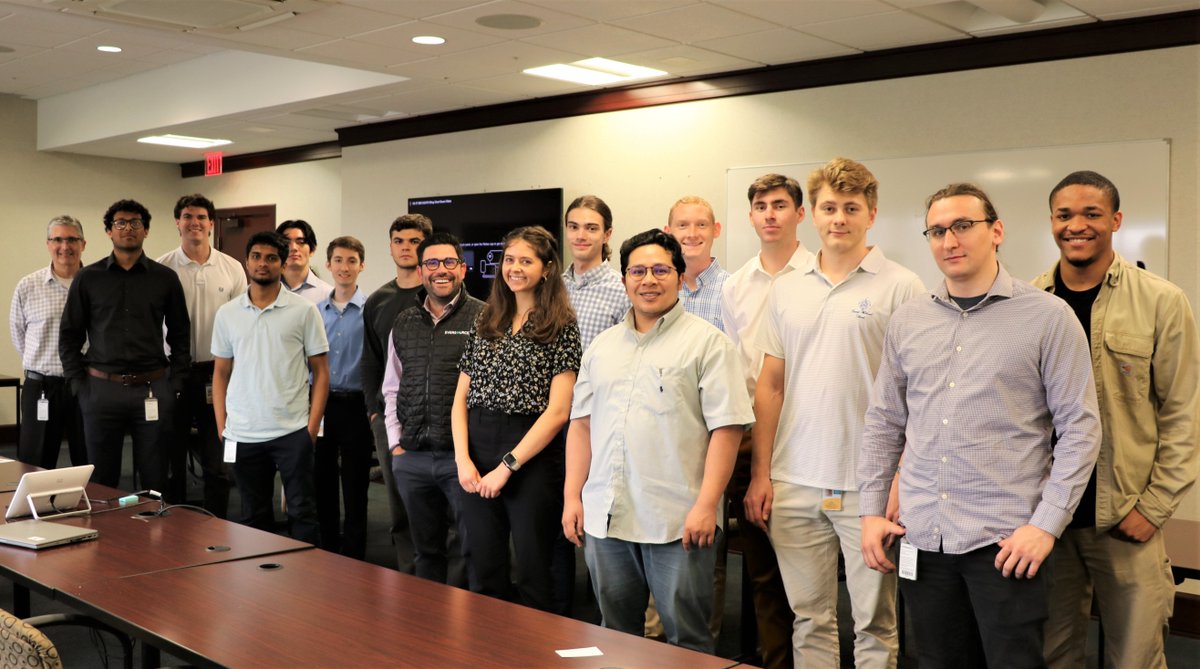 EversourceCT's tweet photo. π A warm welcome to all our summer interns! As they support our teams across CT, @EversourceMA and @EversourceNH, they're learning the ins and outs of the energy industry and how we serve our customers. We look forward to their fresh, new π‘ #TeamEversource https://t.co/x4OkbkH9T4