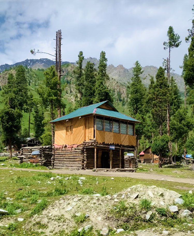 fahdrasheed789's tweet photo. A glimpse into heaven ❤️🏔️🌳❄️
📍Domail Minimarg, District Astore, Gilgit Baltistan, Pakistan https://t.co/8yOuqTisnz
