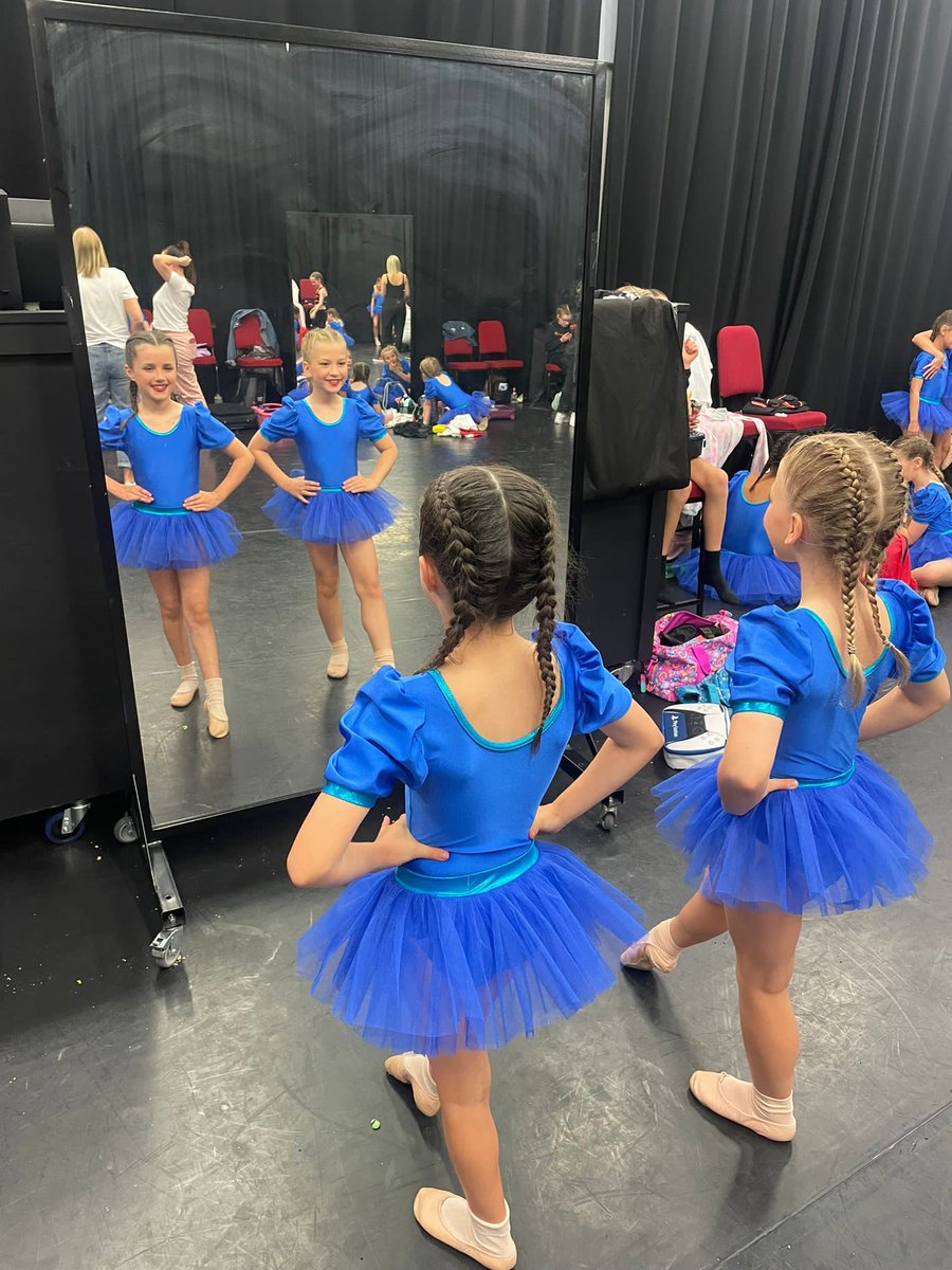 littleemcoops's tweet photo. This weekend these 2 gorgeous girlies danced their little hearts out in 4 back to back shows @ the new Adelphi theatre, for @reflectionsdancecompany,   They did street, cheer, ballet, tap and put on a wonderful show @HFyear4 https://t.co/LhcfPj4sqC