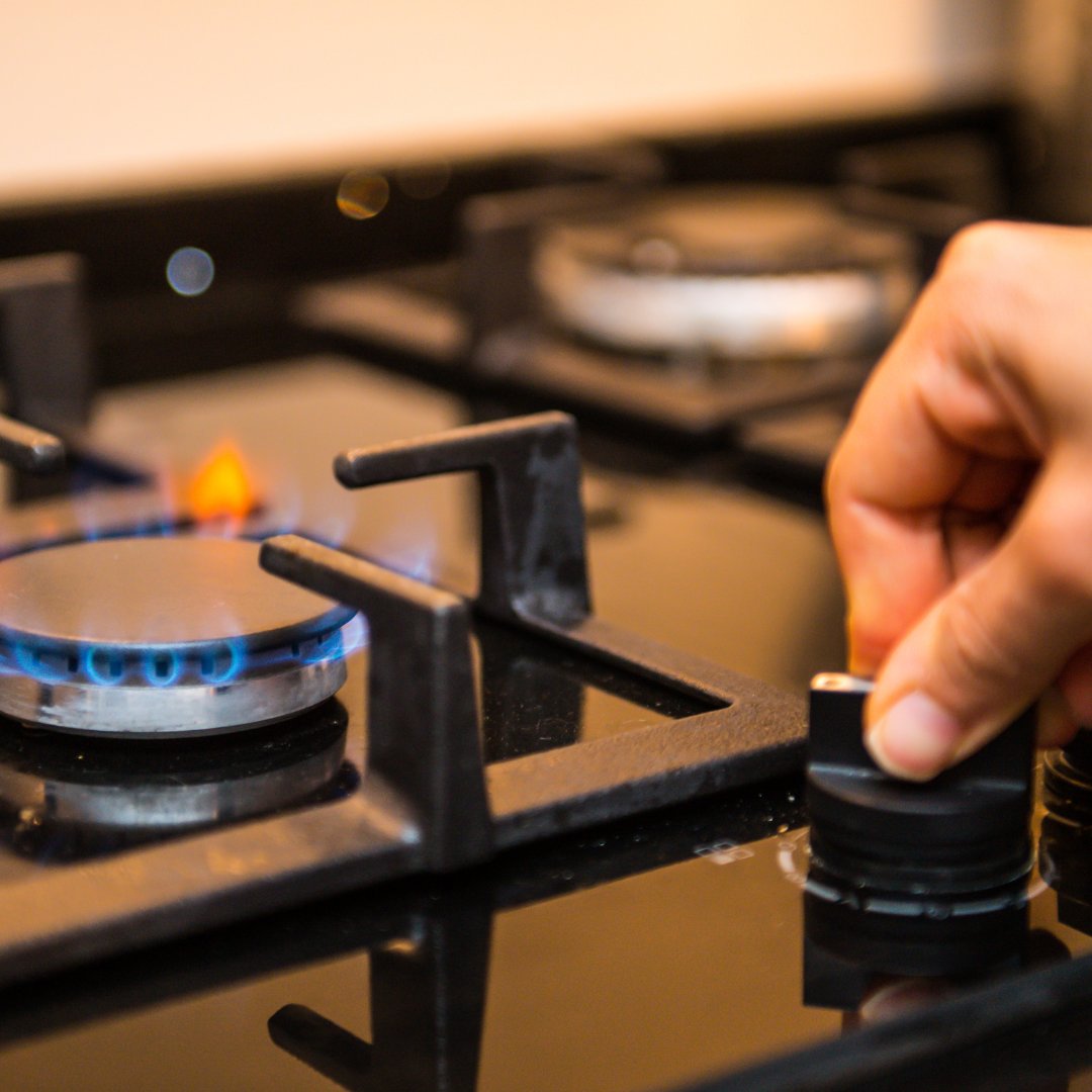 A recent study shows that besides potential carcinogenic effects, gas stoves can cause respiratory issues and even leak methane, contributing to climate change. 

Learn how to reduce exposure to pollutants from gas stoves:
🧑‍🍳🍳eurekalert.org/news-releases/…

#CookHealthy #IAQ