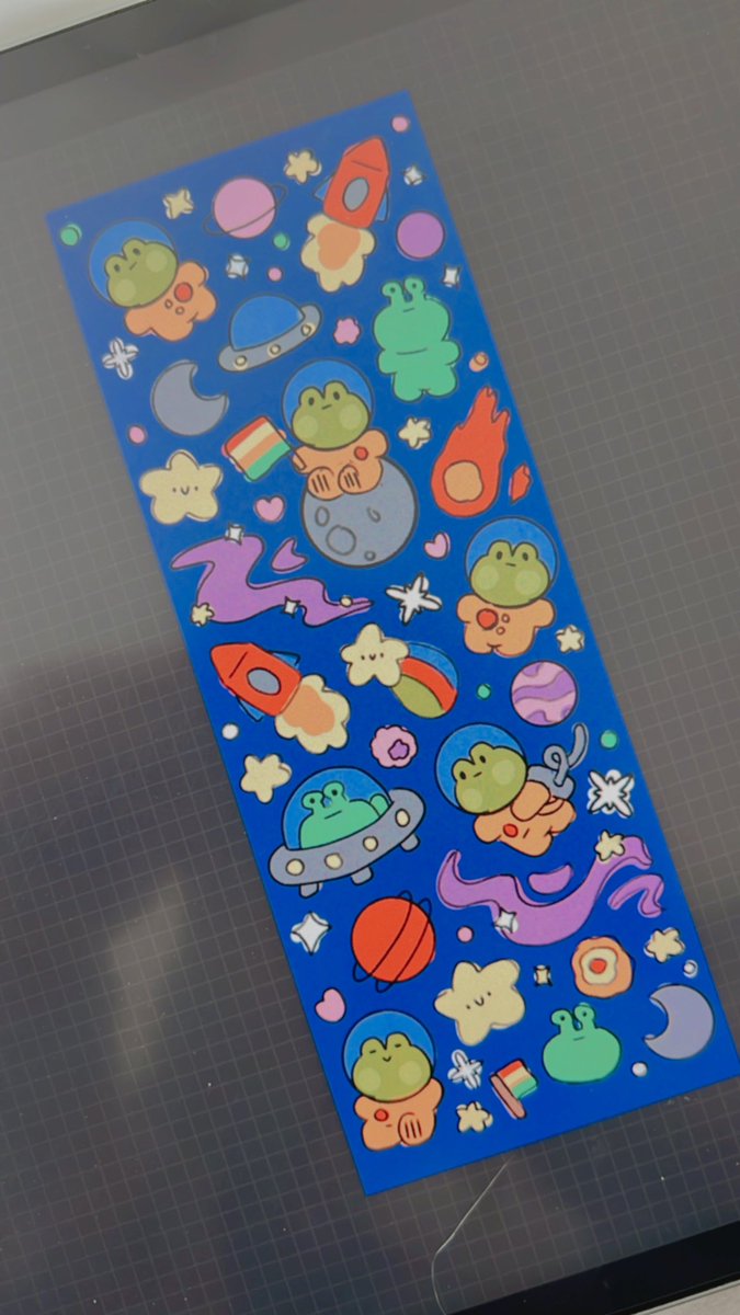 PeachesAndBees's tweet photo. Ngl pretty proud of this colour scheme 👽🛸🐸 https://t.co/S8n4GDACav