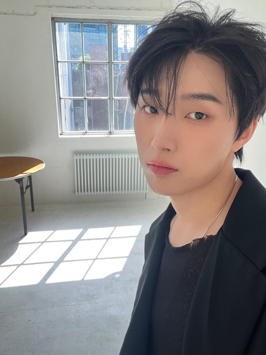 [#OX]

🖤

#OMEGA_X #오메가엑스
#재한 #JAEHAN