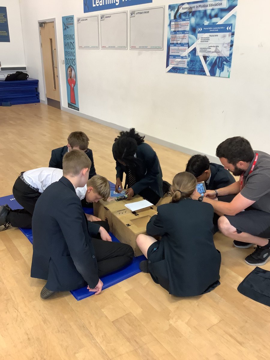 RoytonCrompton's tweet image. We're developing our team building and problem solving skills today in maths! #showteamspirit #thinkingbig #codebreaking