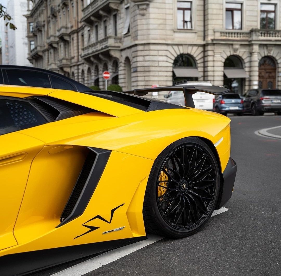 DailyLamboTM's tweet photo. Lamborghini Aventador SV ⚡️ https://t.co/4YHF4iod6q