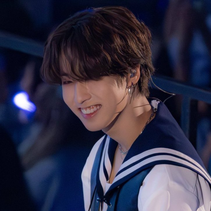 hanjionmyphone's tweet photo. i'm chewing on wires he's so beautiful https://t.co/S5cFLUNRdw