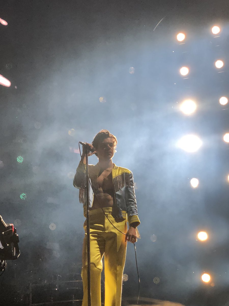 ashy_Ley's tweet photo. błagam still nie dowierzam że to wszystko się wydarzylo😭🙏 #HarryStylesLoveOnTourWarsaw
#LoveOnTourWarsaw https://t.co/tqSnshHrsw