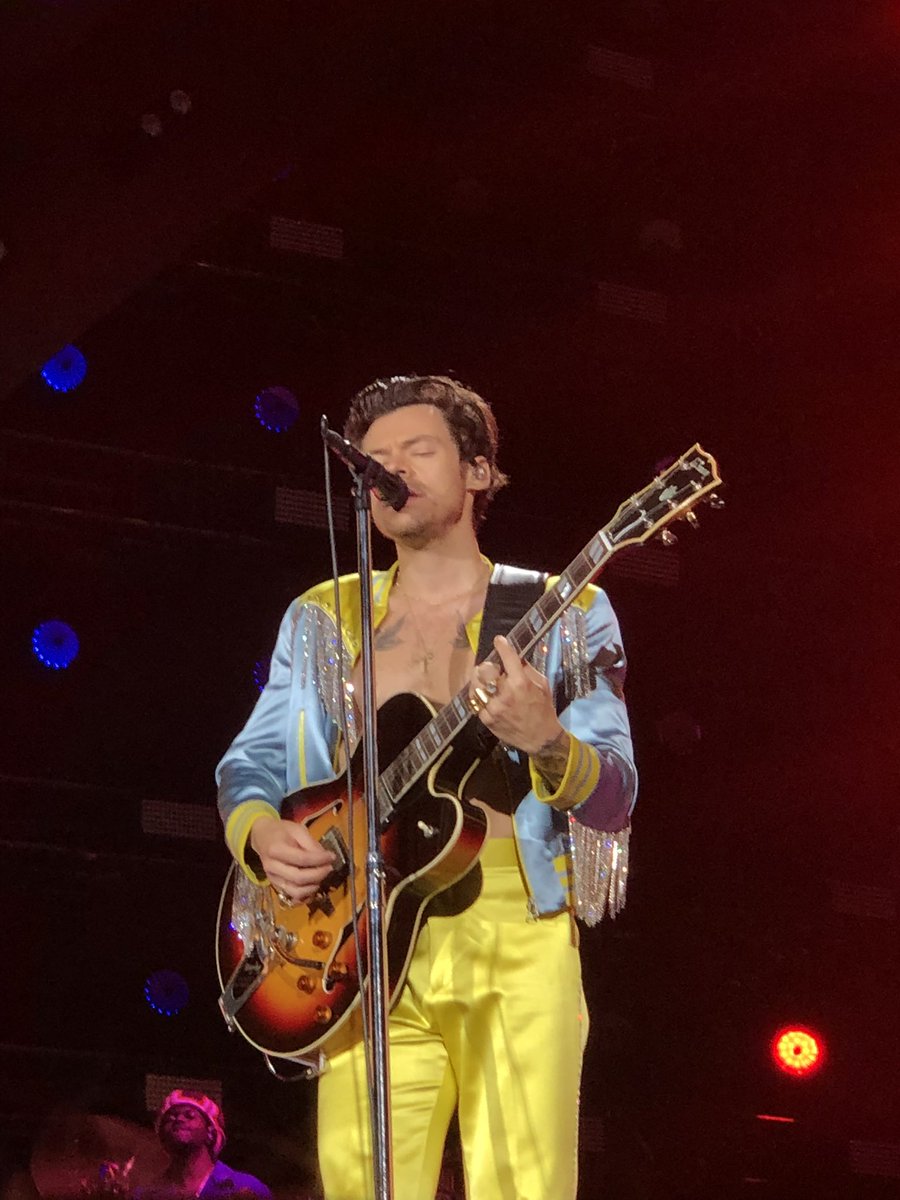 ashy_Ley's tweet photo. błagam still nie dowierzam że to wszystko się wydarzylo😭🙏 #HarryStylesLoveOnTourWarsaw
#LoveOnTourWarsaw https://t.co/tqSnshHrsw