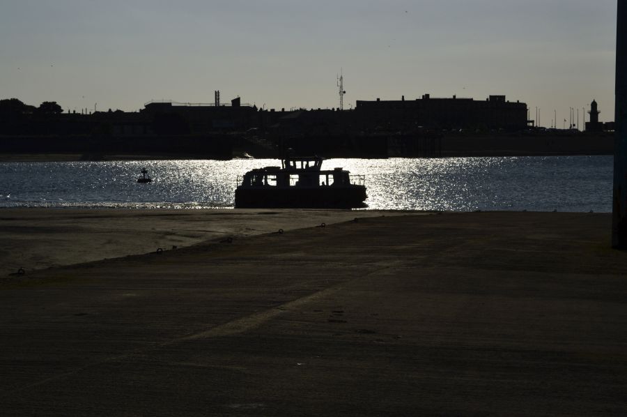 LachlanMain's tweet photo. KNOTT END.
Catching the evening ferry.
#KnottEnd #ferry #KnottEndFerry #evening #Lancashire #transport https://t.co/2dSRqMnsJS