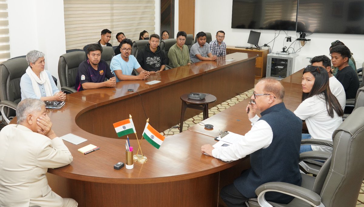 LadakhSecretary's tweet photo. A delegation of candidate met with @lg_ladakh today and requested his intervention in getting results declared for  797 divisional cadre posts which had been referred to the #SSC in Dec 2021 and for which the SSC has conducted examination. https://t.co/VTSXeP52dW