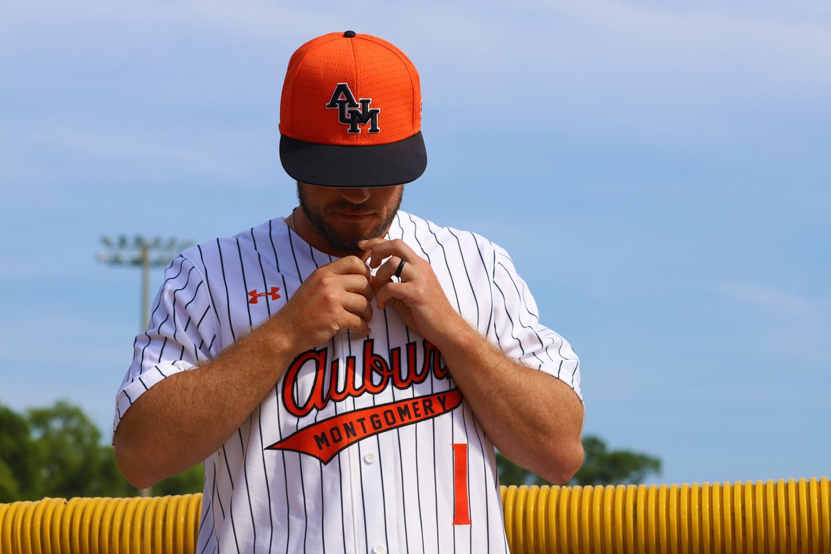 AUMWarhawksBSB's tweet photo. 𝐀 𝐧𝐞𝐰 𝐞𝐫𝐚 𝐤𝐢𝐜𝐤𝐬 𝐨𝐟𝐟 𝐭𝐨𝐝𝐚𝐲❗️

Welcome to campus, @IamCoach_Bush. We’re excited to have you &amp; your family in our Warhawk family. 

Let’s get to work! #WeAreAUM https://t.co/QfE1tjlnzQ