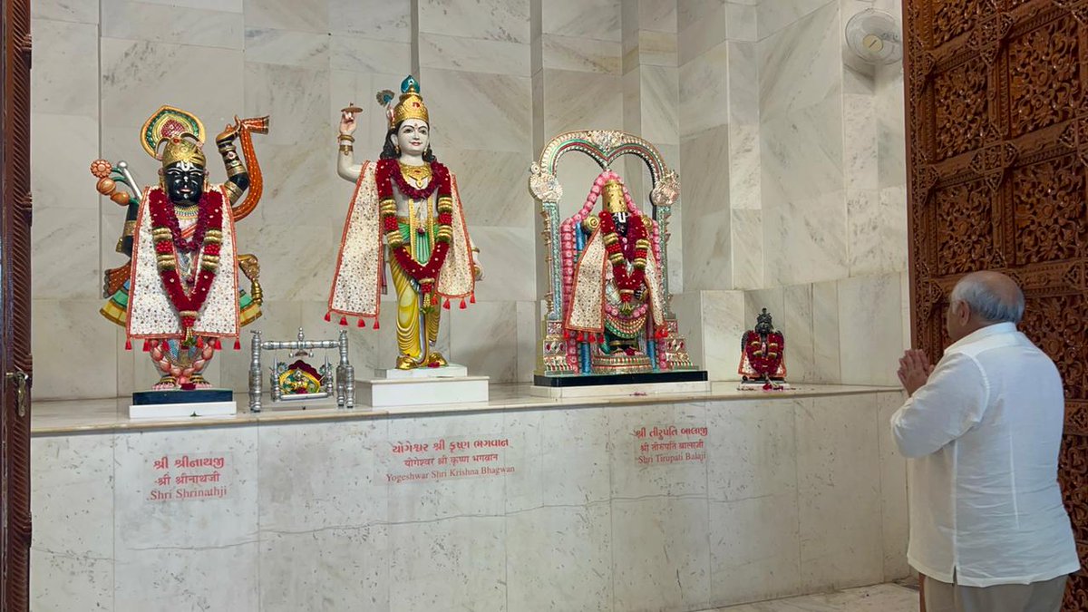 BJP4Gujarat's tweet photo. ગુરુ પૂર્ણિમાના પાવન અવસરે મુખ્યમંત્રી શ્રી @Bhupendrapbjp એ અડાલજ ખાતે ત્રિમંદીરમાં વર્તમાન તીર્થંકર શ્રી સિમંધર સ્વામીના દર્શન કરી આશીર્વાદ મેળવ્યાં. https://t.co/CeSTL7E7vz