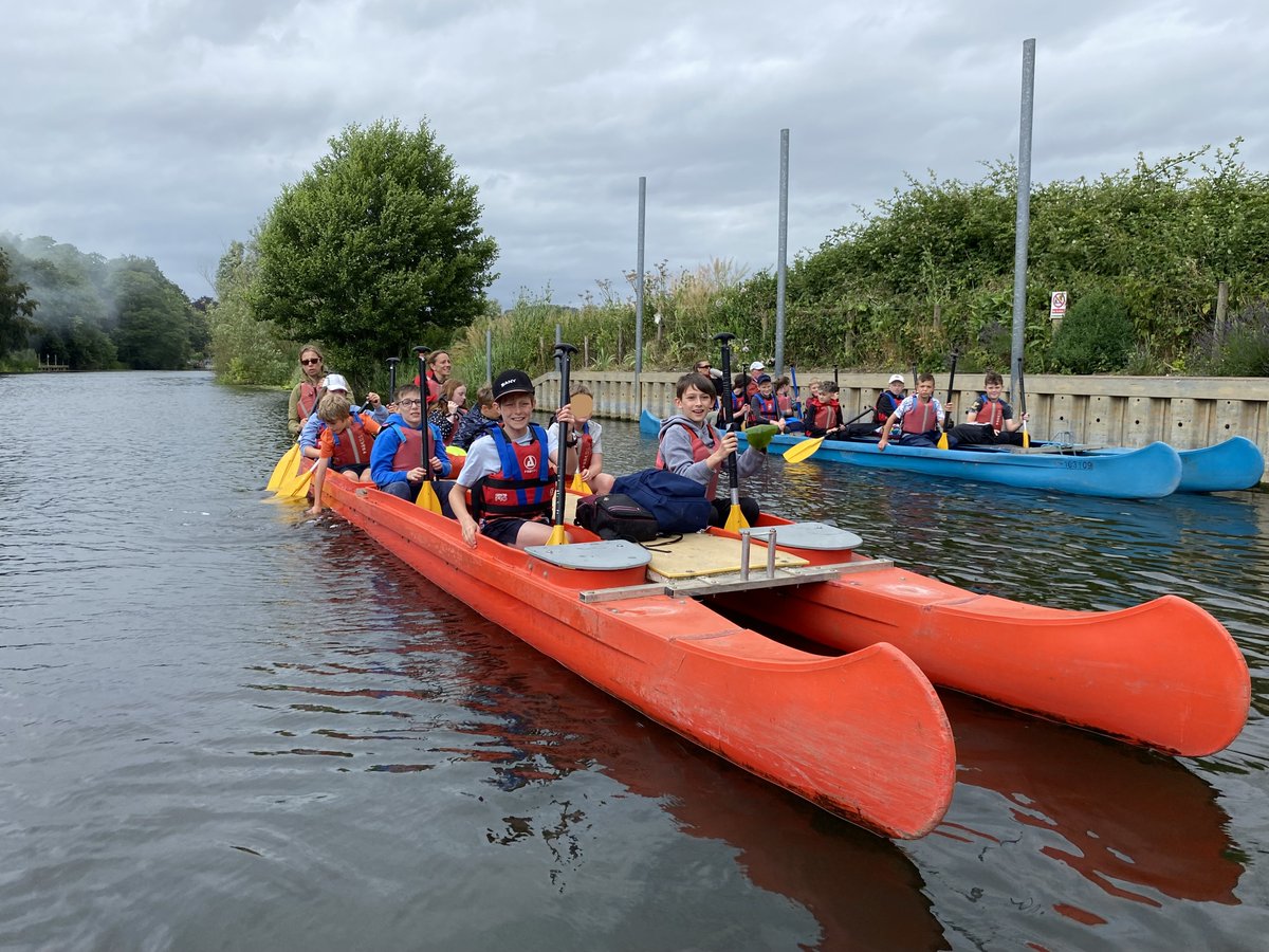 Years 5 and 6 had a brilliant time Bell Boating today at Fladbury!