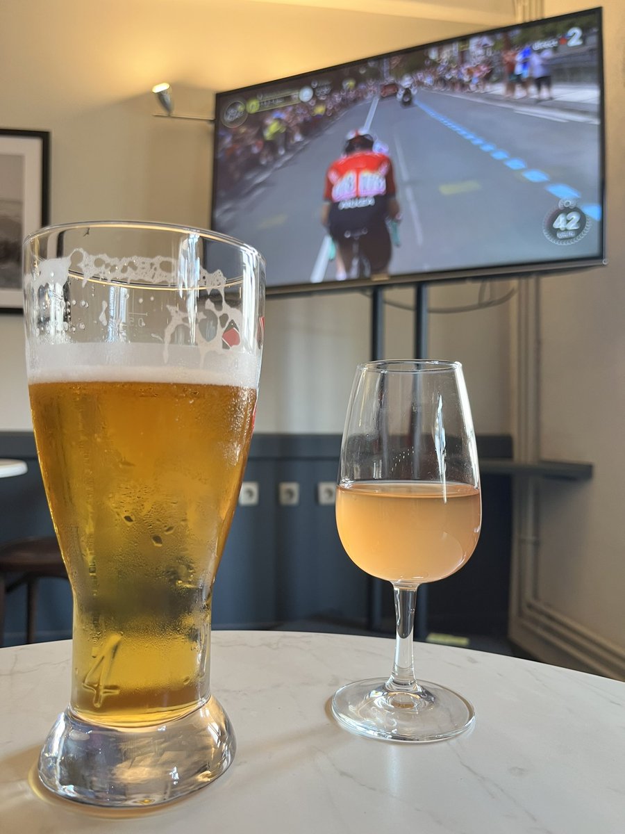 JuliesunshineT's tweet photo. When in France 🇫🇷 🚴#TDF2023  🤞 for a stage win @MarkCavendish https://t.co/gF6h6AZCDl