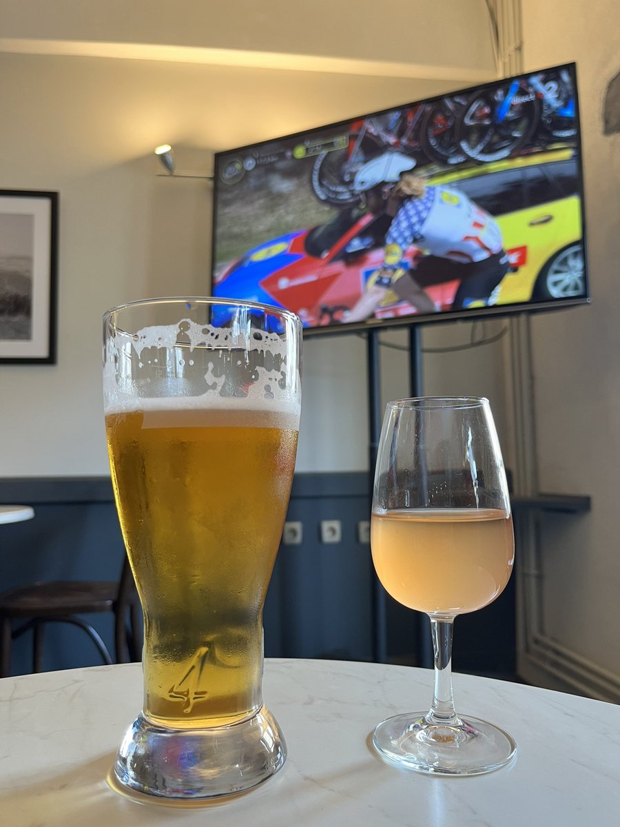 JuliesunshineT's tweet photo. When in France 🇫🇷 🚴#TDF2023  🤞 for a stage win @MarkCavendish https://t.co/gF6h6AZCDl