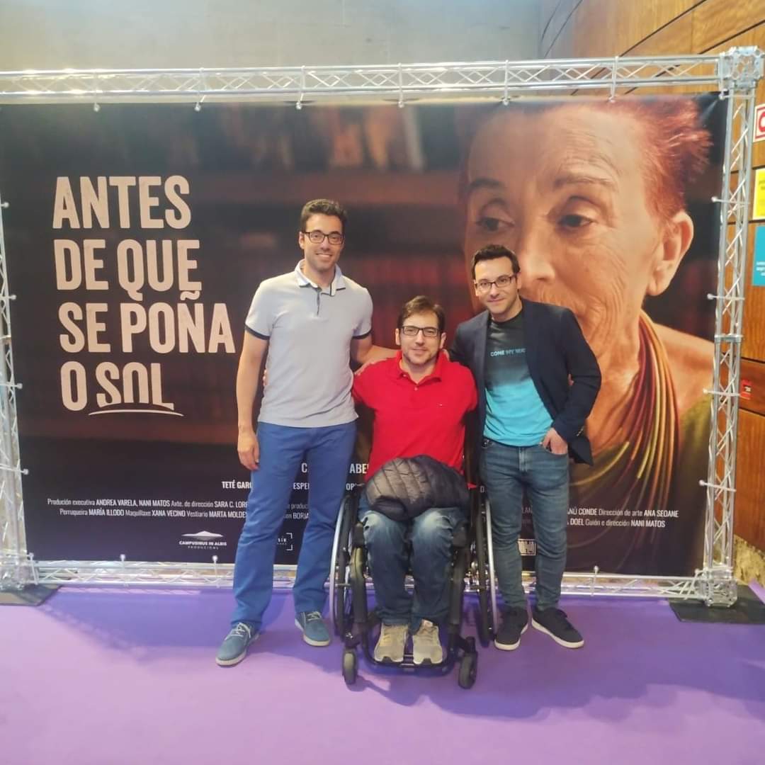Ahora sí, #AntesDeQueSePoñaOSol ha tenido su preestreno en el Teatro Principal de Pontevedra y empieza su andadura por festivales, mucha suerte para <a href="/nani_matos/">Nani Matos</a> y todo el equipo, que han hecho un gran trabajo! #CinemaGalego