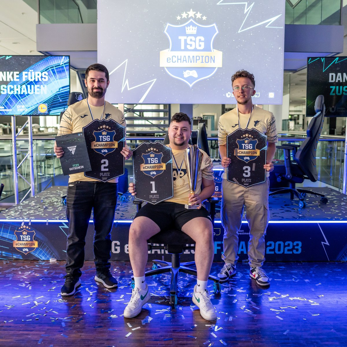 Best of the best✨

Das #TSGeChampion Treppchen 2023!🪜

🥇Ekrem "<a href="/ekoooo32/">Ekrem</a>" Dogan
🥈 Dennis "Thaa_Deus" Erdmann
🥉 Luan "<a href="/Lubappe06/">Luan</a>" Waldleitner

#TSG | #TSGeSPORTS