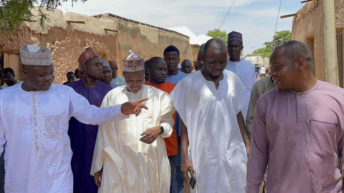 AbuKusada's tweet photo. #Mondayouting
I was in Kafinsoli today for a condolence visit to Dr. Abdullahi who loses his mother yesterday thereafter, I went to Kusada for another condolence to Malam Maharazu who loses his brother and Son yesterday. May their souls rest peacefully in Jannah amin. https://t.co/YVtExtHQa2