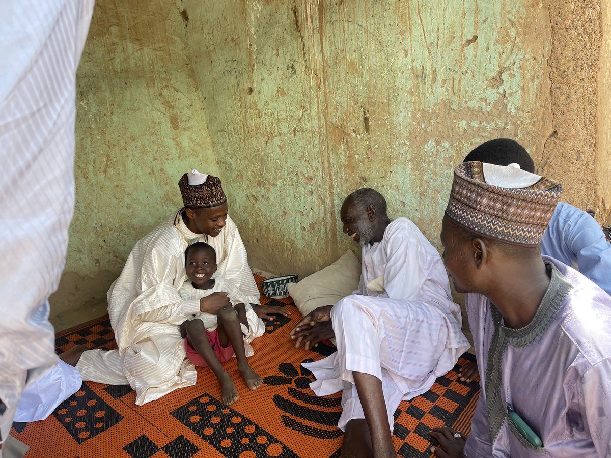 AbuKusada's tweet photo. #Mondayouting
I was in Kafinsoli today for a condolence visit to Dr. Abdullahi who loses his mother yesterday thereafter, I went to Kusada for another condolence to Malam Maharazu who loses his brother and Son yesterday. May their souls rest peacefully in Jannah amin. https://t.co/YVtExtHQa2