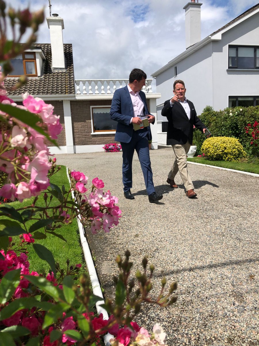 Canvassing with <a href="/CillianKeane1/">Cillian Keane</a> &amp; co in #Oranmore #Galway 

Talking to people on streets and at doors about the issues that matter most to them.  

#FFLE24