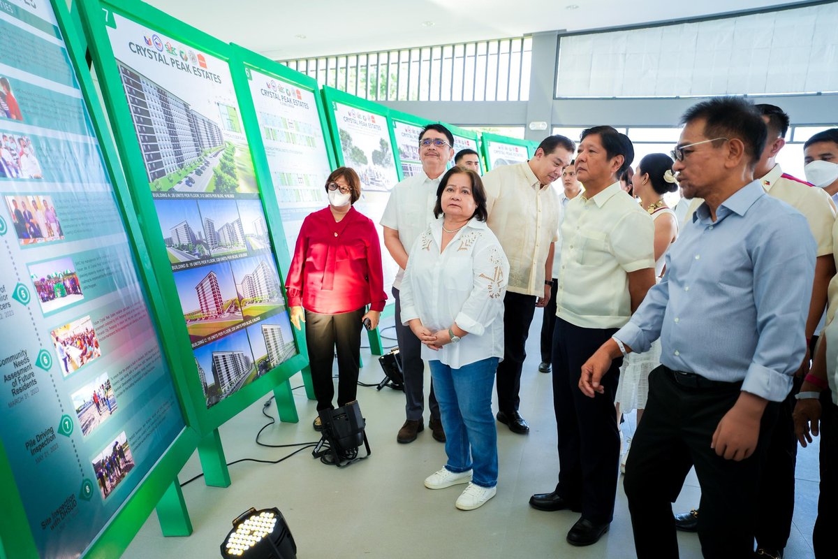 PIADesk's tweet photo. TINGNAN: Higit sa 8,000 pamilya ang inaasahang makikinabang sa proyektong pabahay na itatayo sa 9.8 ektaryang lupa sa barangay Del Carmen sa lungsod ng San Fernando sa Pampanga. 

BUONG ISTORYA: https://t.co/ethls4irha

#PambansangPabahayParasaPilipino #4PHProgram https://t.co/lHUUCKvJcn