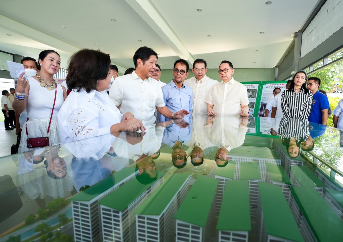 PIADesk's tweet photo. TINGNAN: Higit sa 8,000 pamilya ang inaasahang makikinabang sa proyektong pabahay na itatayo sa 9.8 ektaryang lupa sa barangay Del Carmen sa lungsod ng San Fernando sa Pampanga. 

BUONG ISTORYA: https://t.co/ethls4irha

#PambansangPabahayParasaPilipino #4PHProgram https://t.co/lHUUCKvJcn