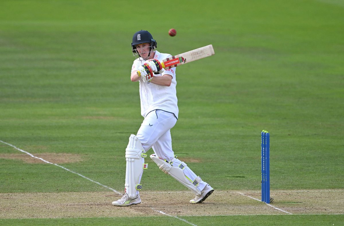 Harry_Brook_88's tweet photo. Another exciting game of Test cricket! Looking forward to being back at Headingley this week 🏡

Ahead of the Headingley test I am giving away a  @graynics bat signed by me. To enter follow the link below ⬇️

https://t.co/xoFZIz5u1v https://t.co/egQzexiRCm