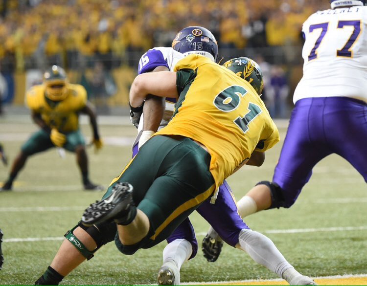 jsteck65's tweet photo. Bison Nation, 61 days until NDSU stampedes into the 2023 season! Talk about "Blue-Collar", this former player was at the top when it came to work ethic. His hard work would eventually pay off by winning 🖐rings. My friend, @BarleyBrian61! #BisonFBCountdown #LetsGoBison #HornsUp🤘 https://t.co/wvHKJiDHy7